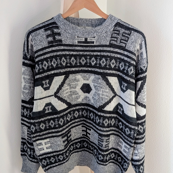Vintage Retro Abstract Geometric Textured Crewneck Sweater In Gray/Black - Picture 2 of 12